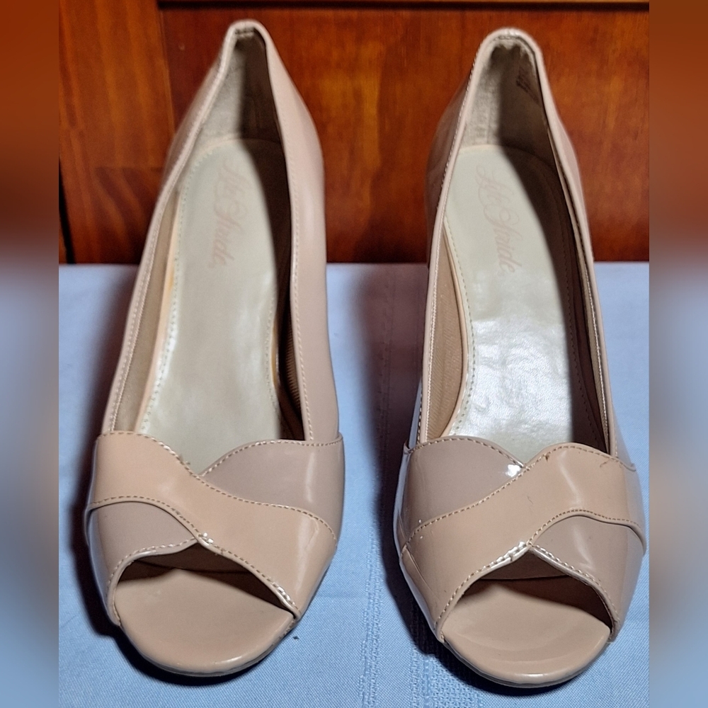LIFE STRIDE Beige Peep-Toe Heels